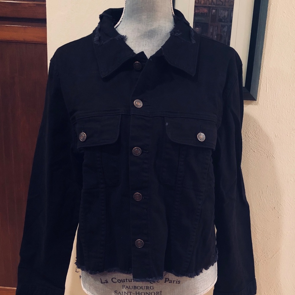 💐NWT Black Distressed Denim Jacket/Sequined Lips - Picture 6 of 8